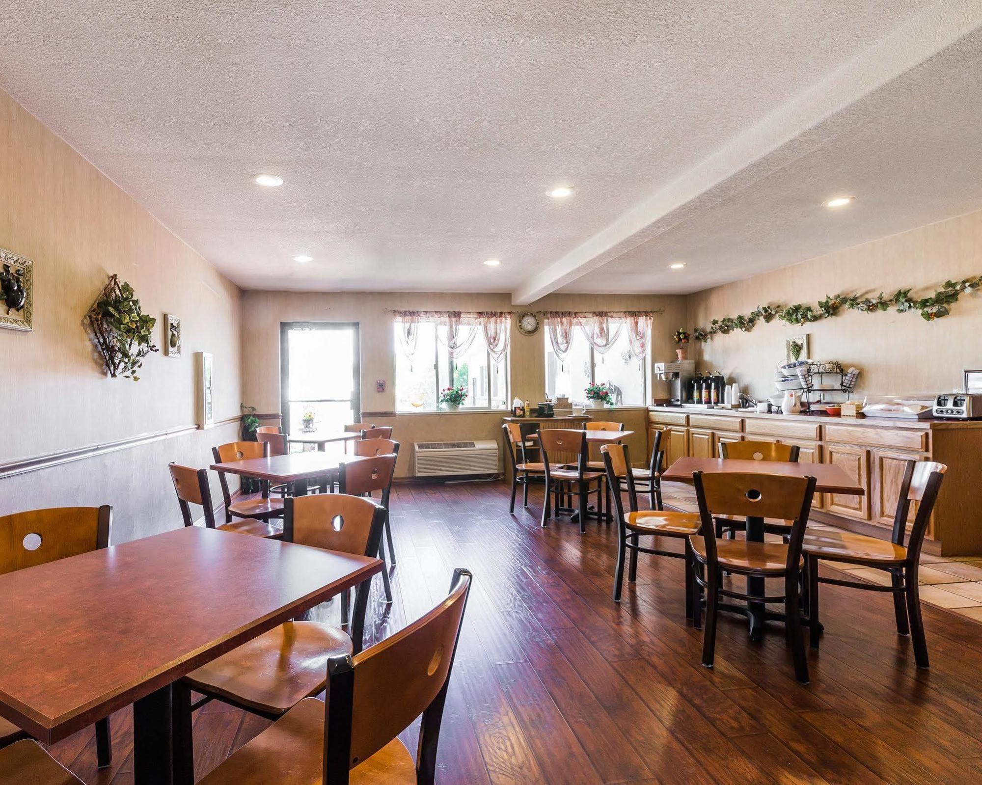 Econo Lodge Inn & Suites Ripley Dış mekan fotoğraf